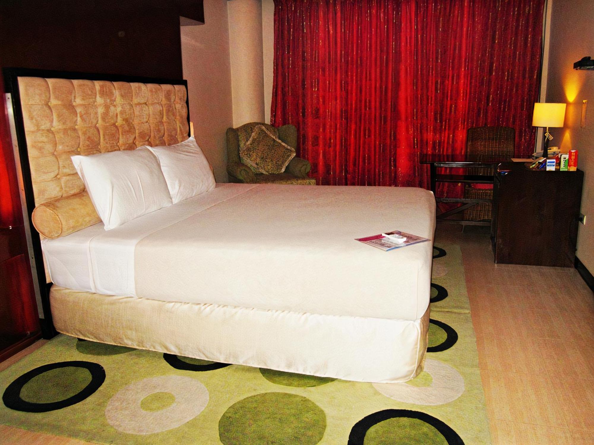 Cebu Dulcinea Hotel And Suites-Mactan Airport Hotel Lapu-Lapu City Kültér fotó