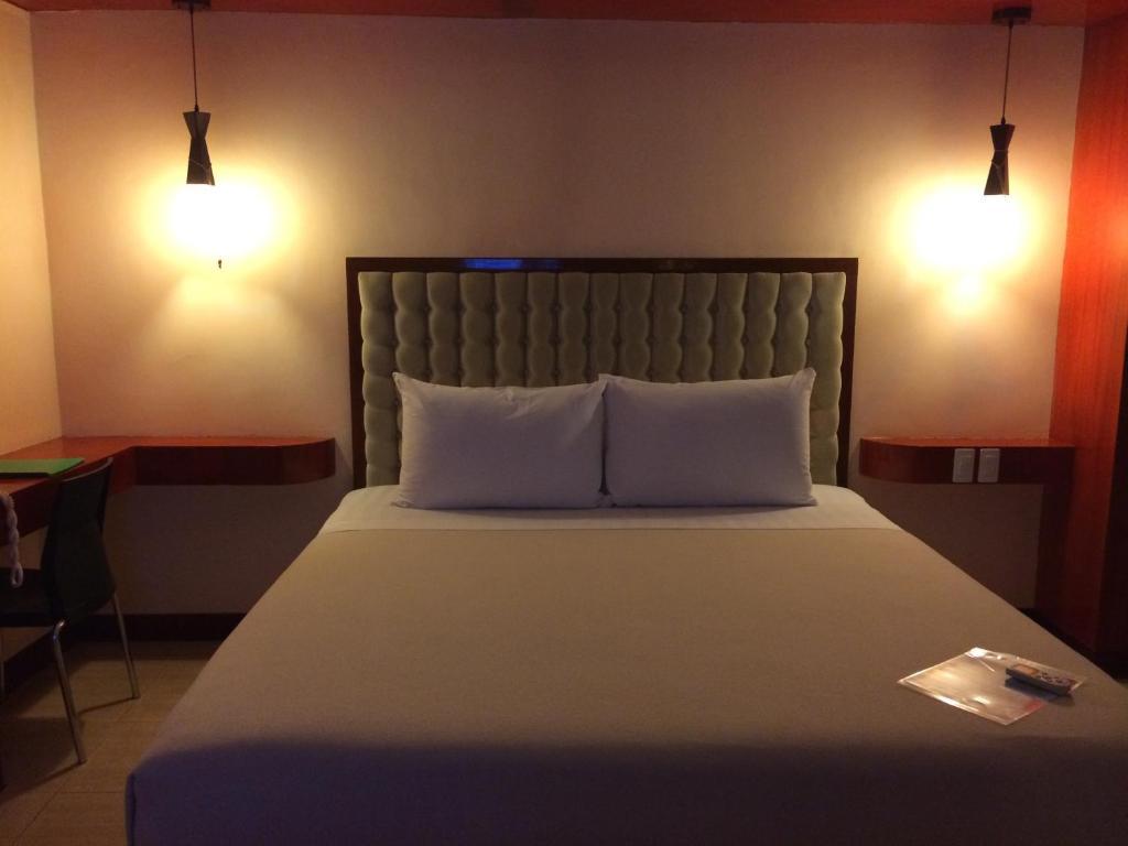 Cebu Dulcinea Hotel And Suites-Mactan Airport Hotel Lapu-Lapu City Kültér fotó